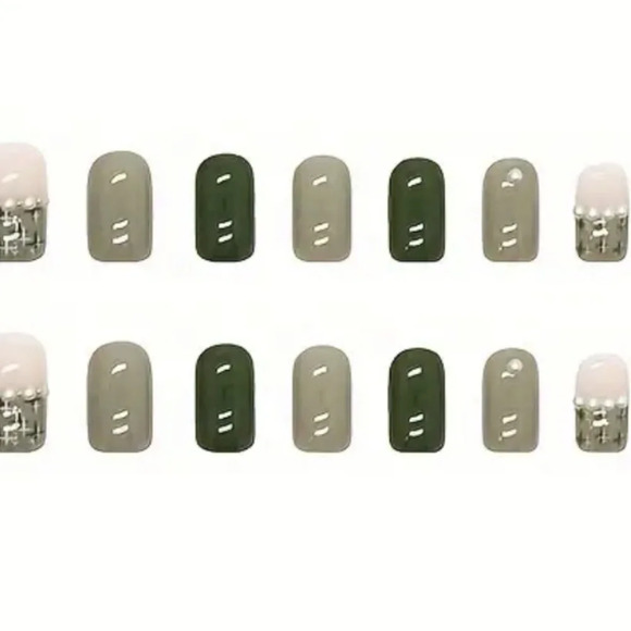 24 Pieces Square Short Green Pearl Press on Nails - Picture 3 of 3